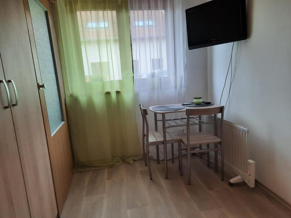Utulne Studio U Marianskeho Udoli V Brne - Lisni Brno Eksteriør billede